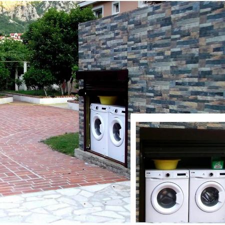 Carine Garden Apartment Рисан Екстериор снимка
