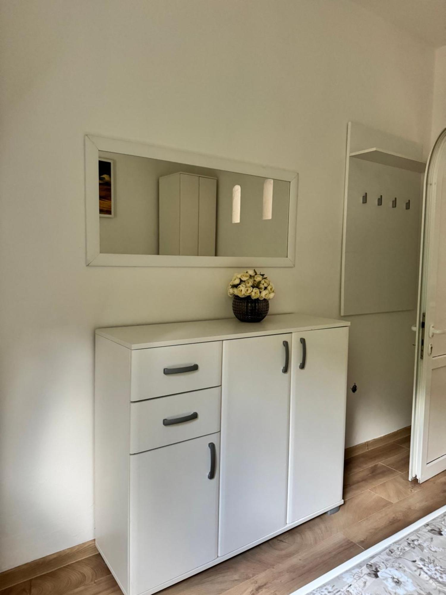 Carine Garden Apartment Рисан Стая снимка