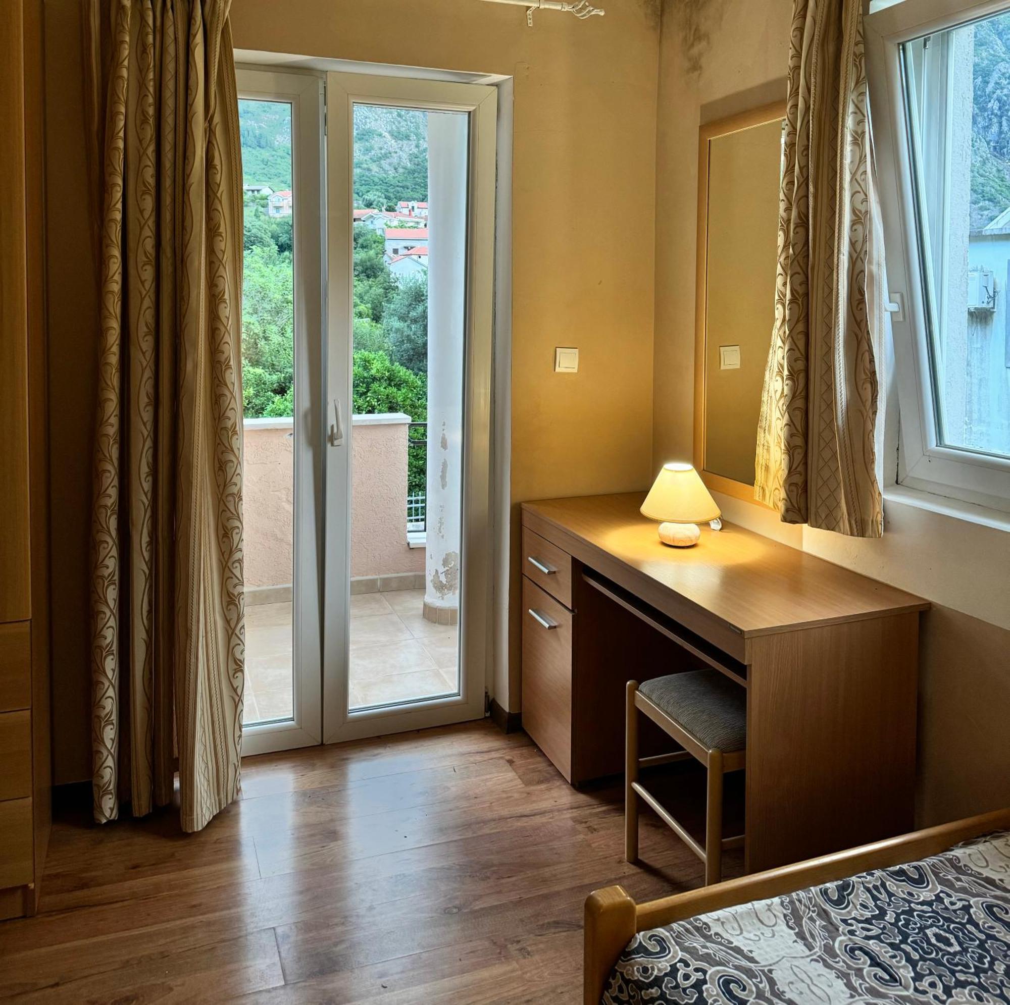 Carine Garden Apartment Рисан Стая снимка