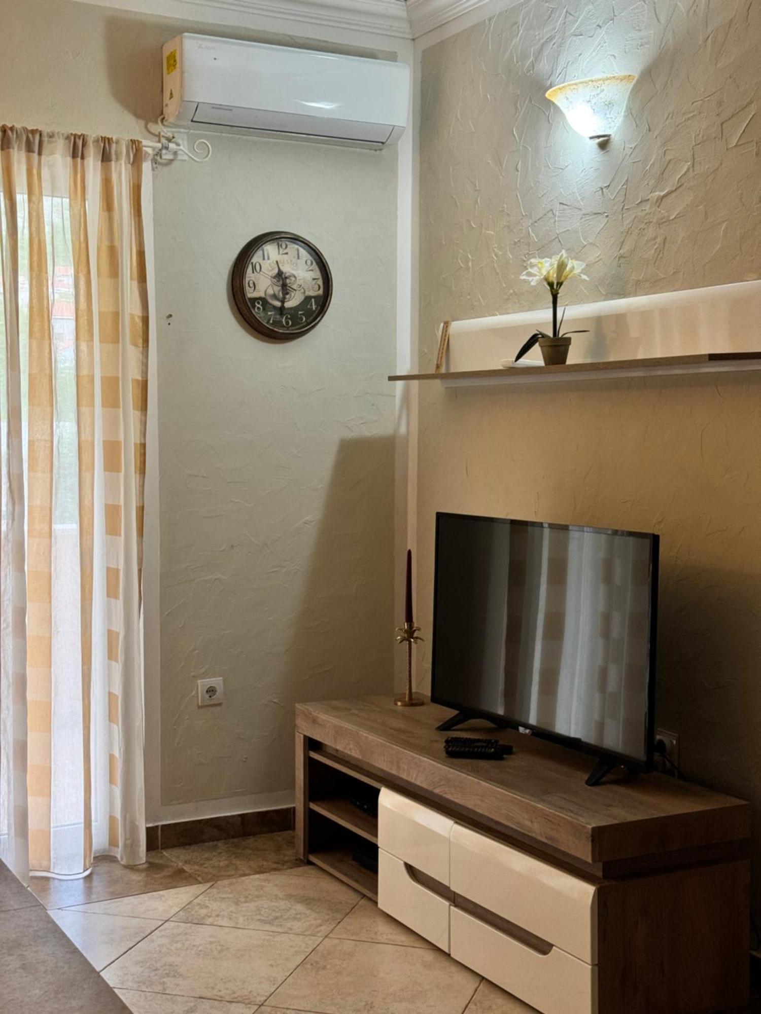 Carine Garden Apartment Рисан Стая снимка