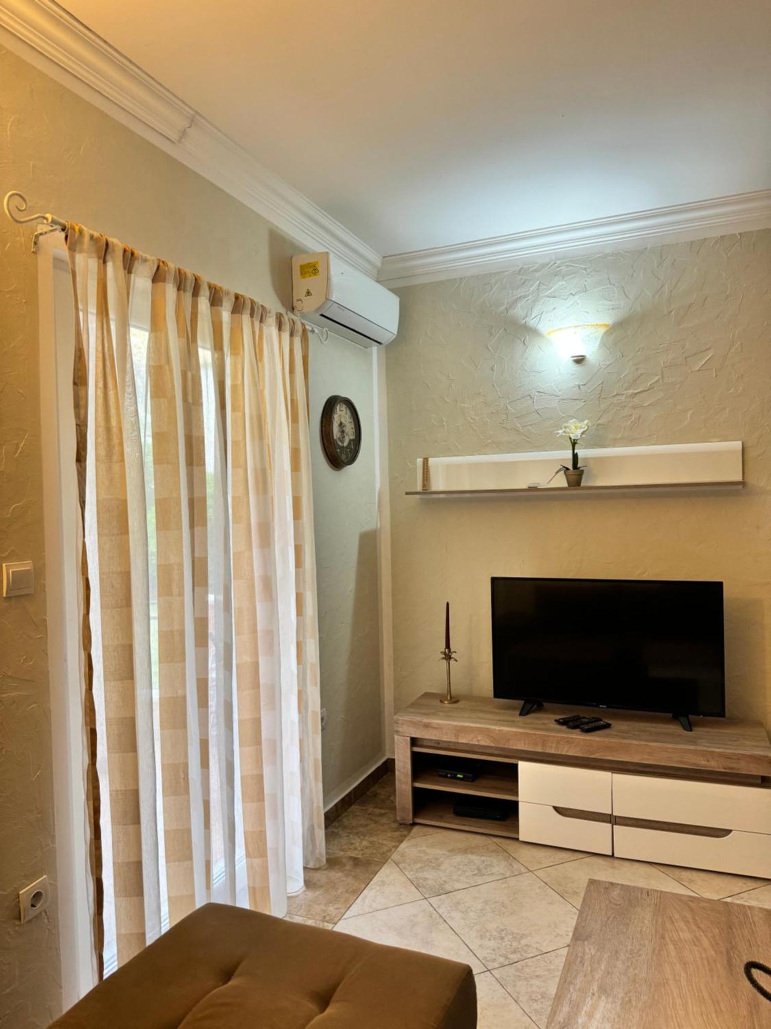 Carine Garden Apartment Рисан Стая снимка