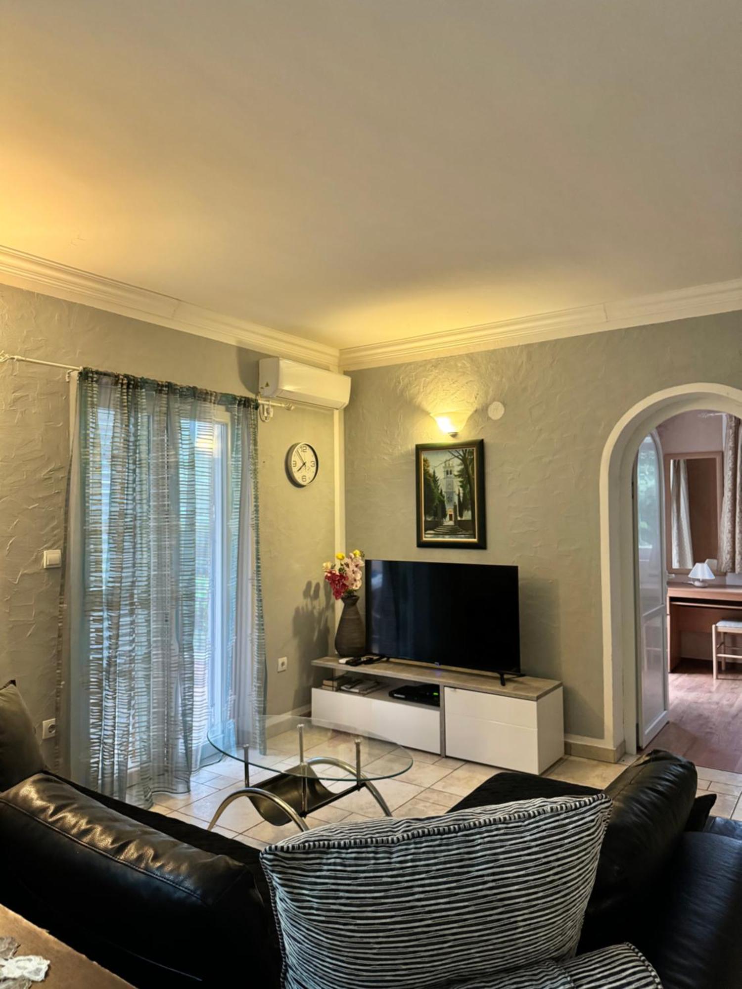 Carine Garden Apartment Рисан Екстериор снимка