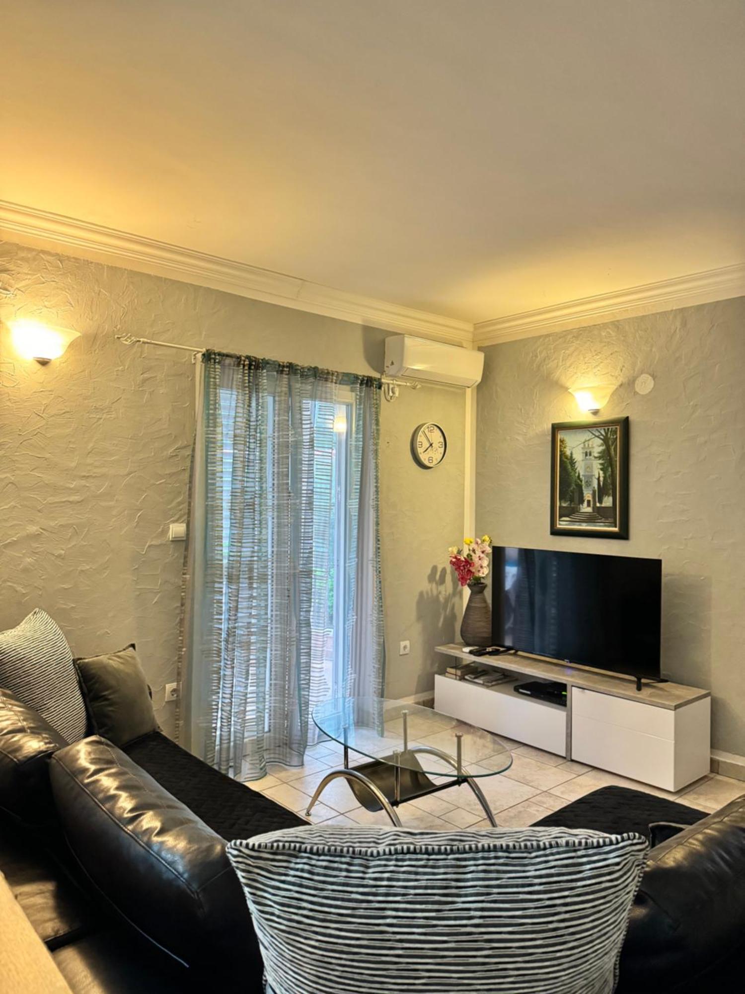Carine Garden Apartment Рисан Екстериор снимка