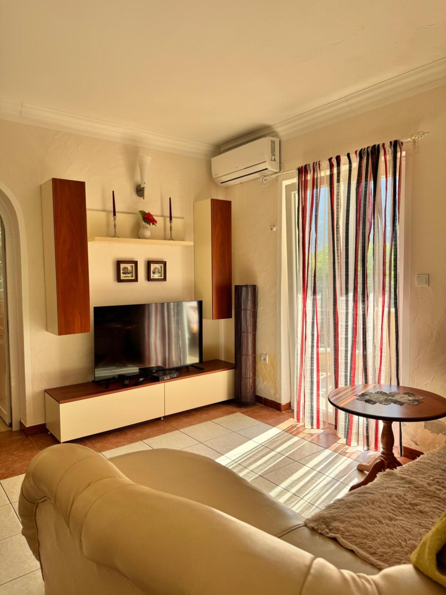Carine Garden Apartment Рисан Екстериор снимка